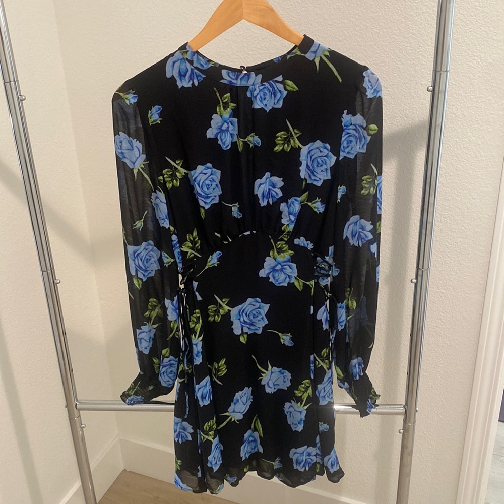 FreePeople blue rose dress that’s flowy and light yet cinches on the sides